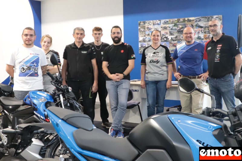 Rencontre avec Paulo, le responsable Suzuki chez DSN Motos, toute l equipe dsn motos autour de paulo au centre