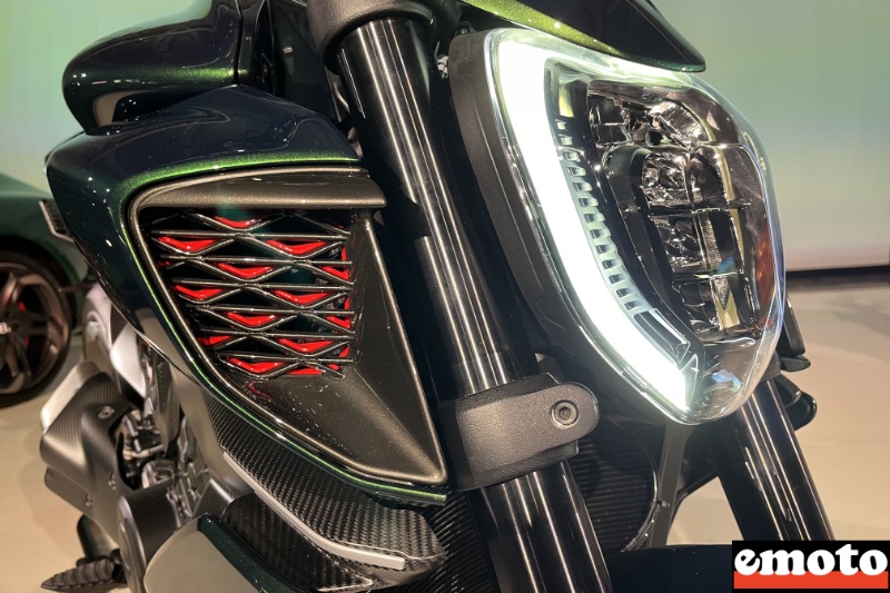 entree d air noire et rouge et la diavel v4