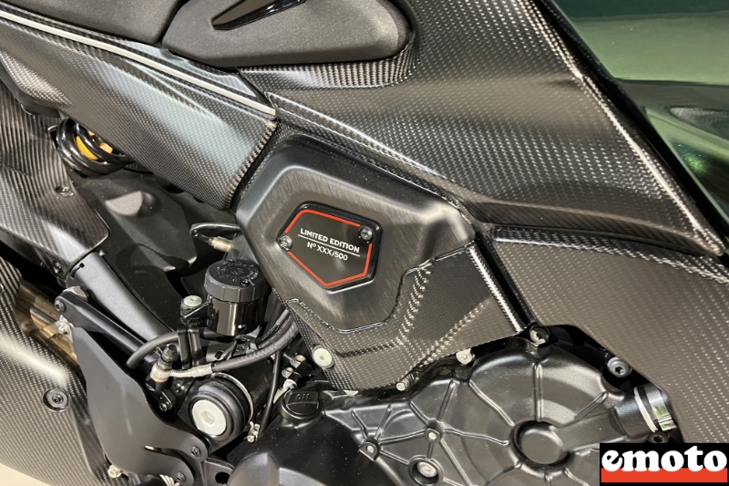 la plaque numero sur cette diavel v4 pour bentley