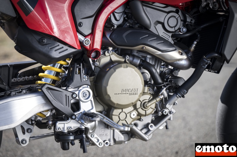 moteur monocylindre superquadro celui de la panigale 1299 coupe en deux