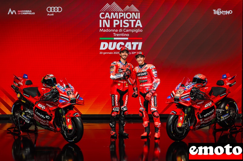 Francesco Bagnaia, Marc Márquez et la Desmosedici GP25, francesco bagnaia et marc marquez avec les nouvelles desmosedici gp25 lors de l evenement campeoni in pista Francesco Bagnaia, Marc Márquez et la Desmosedici GP25, francesco bagnaia et marc marquez avec les nouvelles desmosedici gp25 lors de l evenement campeoni in pista