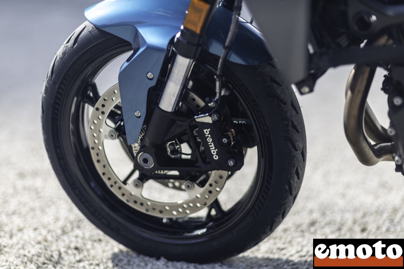 freinage brembo avec les etriers radiaux 4 pistons
