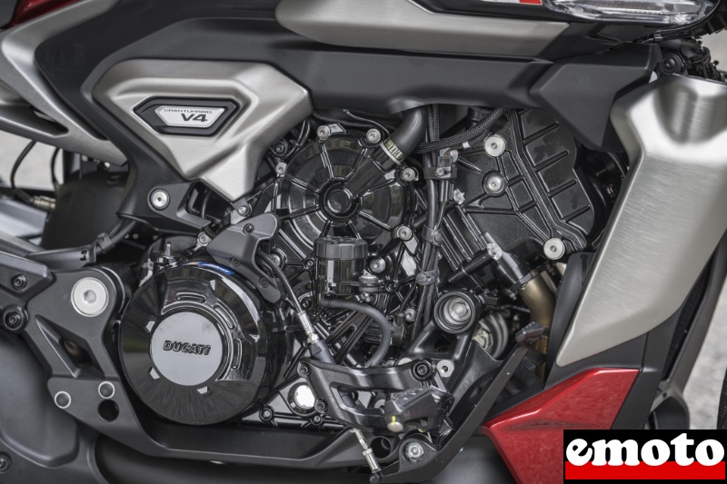 moteur v4 de 168 chevaux et 126 nm a 7500 tr min c est 1500 avant la multistrada v4 moteur v4 de 168 chevaux et 126 nm a 7500 tr min c est 1500 avant la multistrada v4