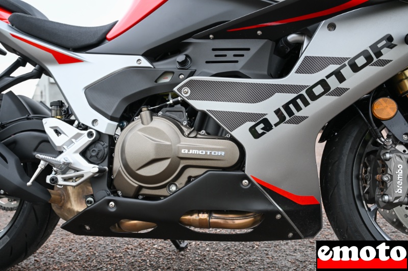 moteur bicylindre parallele de 554 cm3 delivrant 56 chevaux