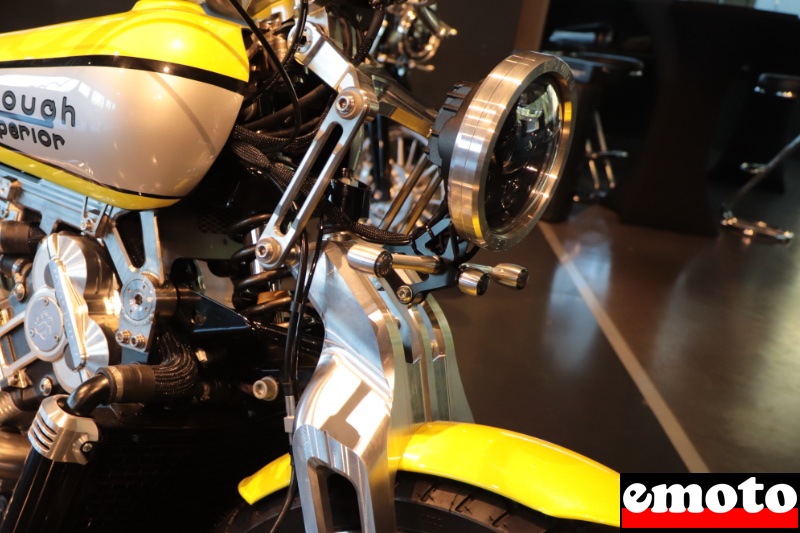 detail d une fourche de type fior sur la brough superior pendine detail d une fourche de type fior sur la brough superior pendine