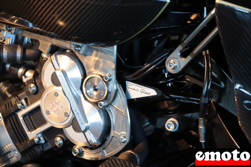 detail du moteur et de sa fixation sur une dagger detail du moteur et de sa fixation sur une dagger