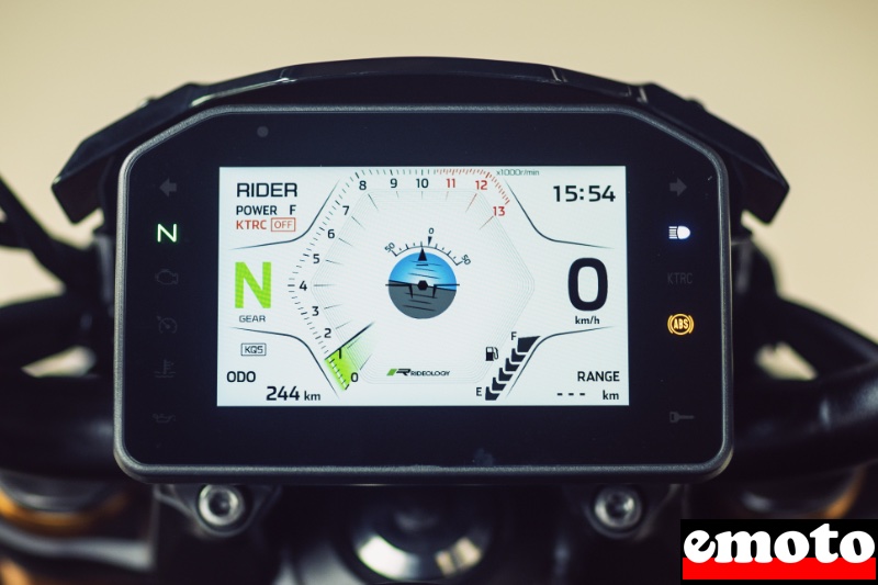 tableau de bord vu sur la z900 tableau de bord vu sur la z900