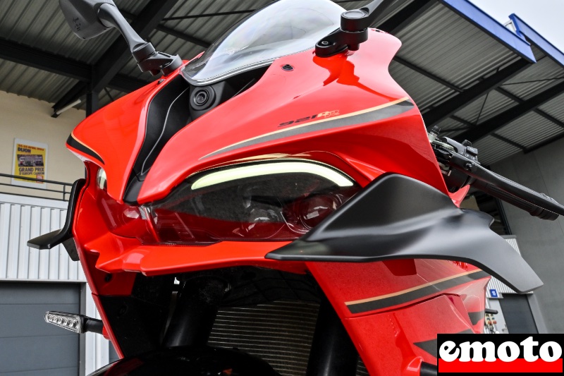 feu diurne a led ailerons et nez saillant les canons esthetiques d une sportive en 2025 sont presents feu diurne a led ailerons et nez saillant les canons esthetiques d une sportive en 2025 sont presents