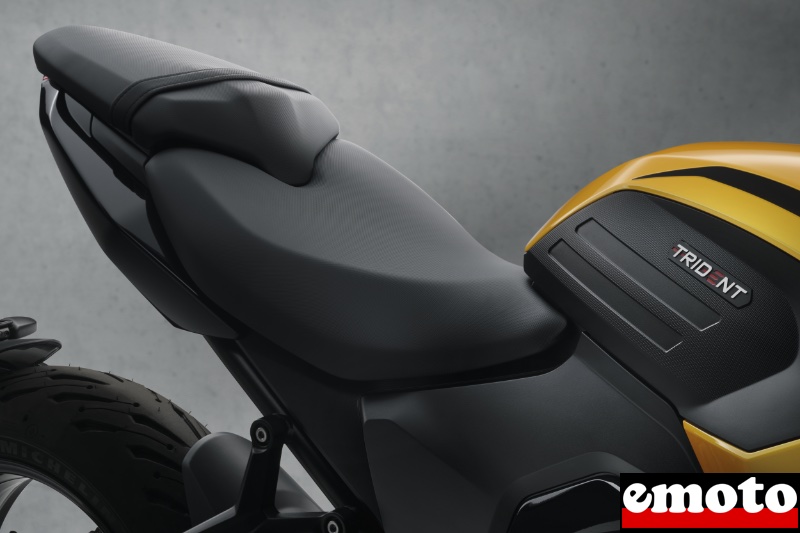 nouvelles selles pour la trident 660