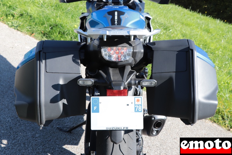 feux arriere qu on connait sur la gt avec laquelle la gx partage pas mal de choses