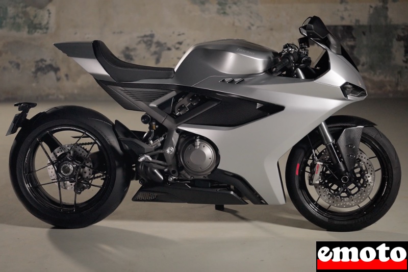 norton manx r avec son moteur v4