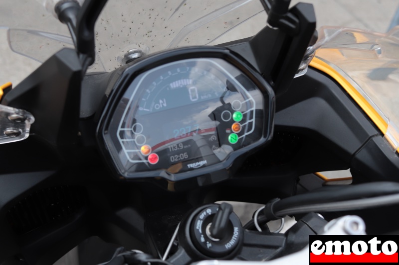 beaucoup de reflet sur ce tableau de bord