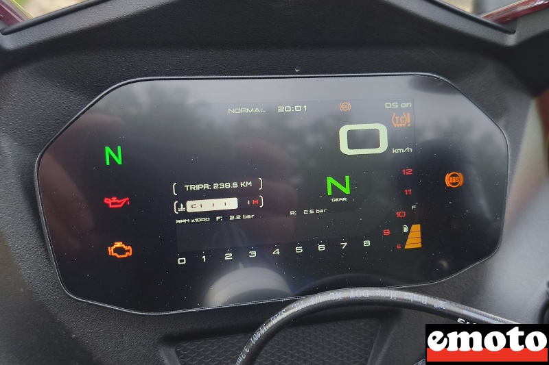 tableau de bord tft 5 pouces connecte avec la possiblite d afficher la navigation