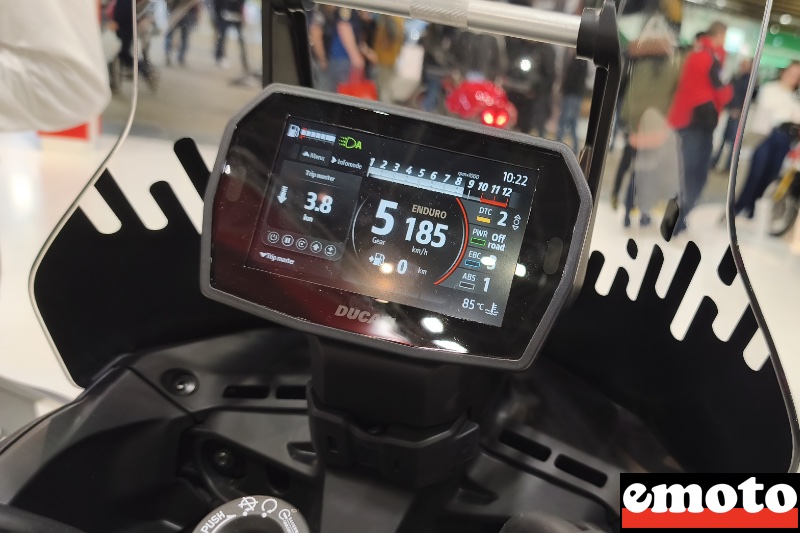 nouveau tableau de bord horizontal pour laisser de la place au dessus avec la barre