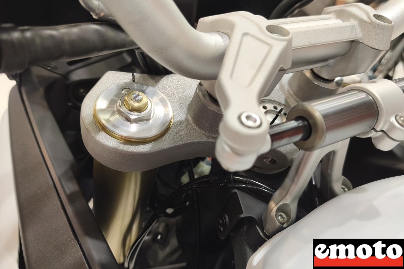 nouvelle fourche kyb de 46 mm entierement reglable