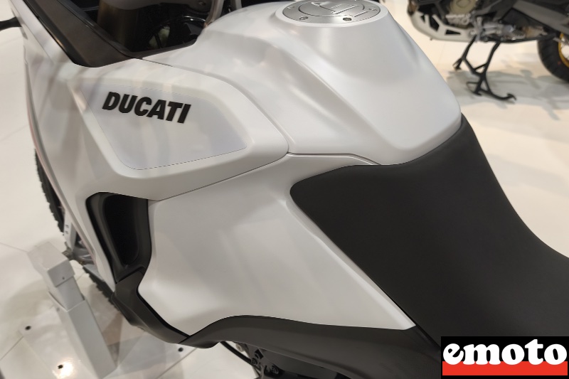 nouveu reservoir plus petit et plus etroit pour bien le tenir