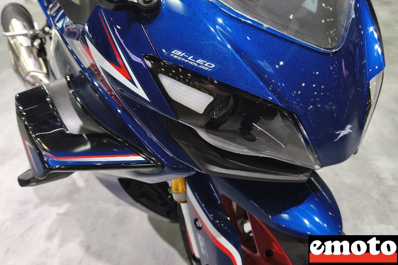 phare a led et ailerons comme les sportives modernes