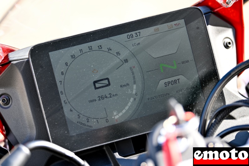 tableau de bord connecte de 7 pouces parfaitement lisible avec plein d infos