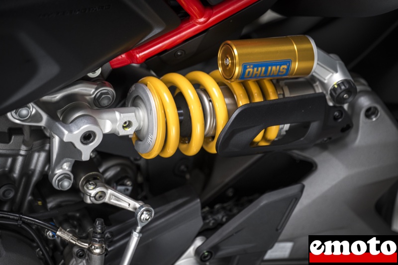 amortisseur ohlins sur le sp entierement reglable comme pour la fourche