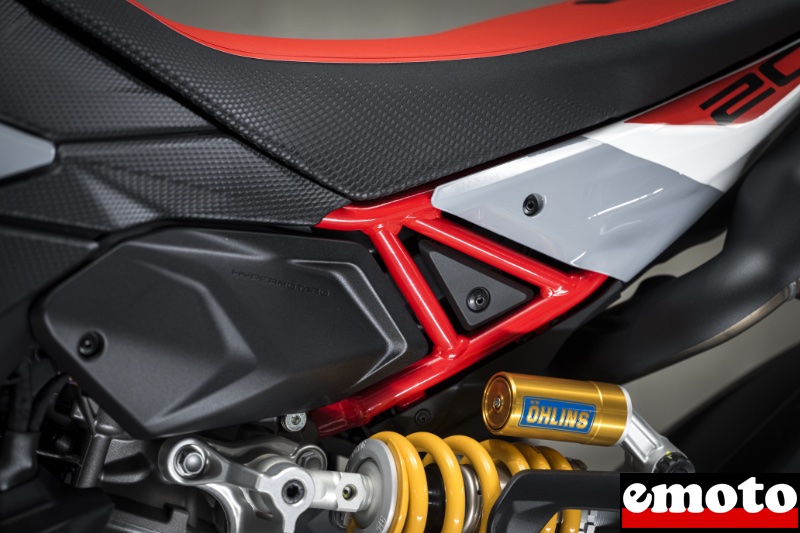 treillis conserve pour la boucle arriere le monocoque est a l avant