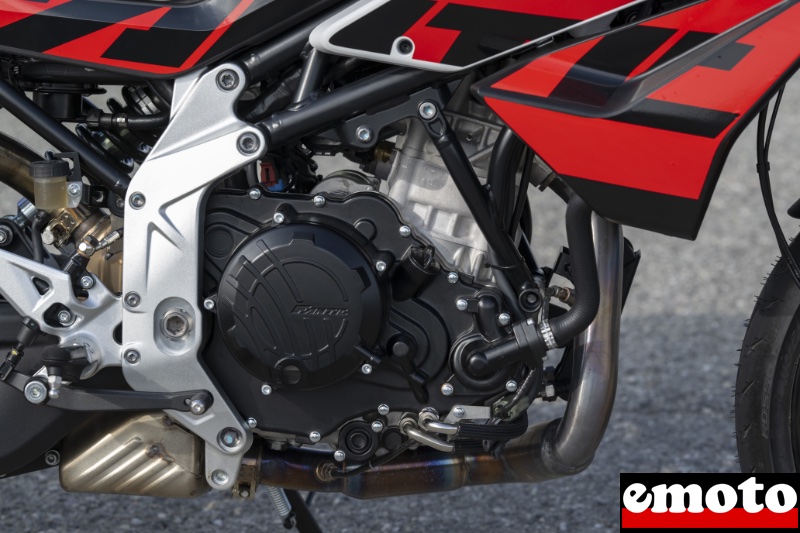moteur mono de 463 cm3 developpe par minarelli