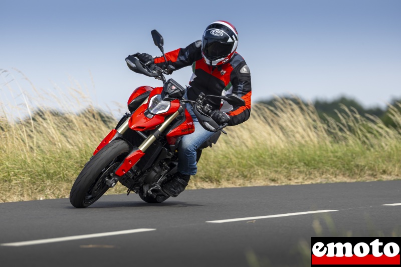 ducati hypermotard v2 il devient plus performant que la panigale