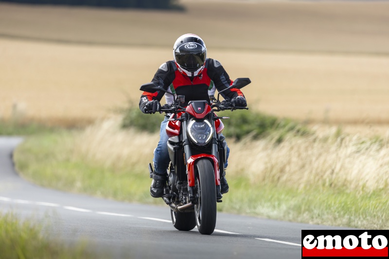 ducati monster v2 sans doute la plus homogene de toutes