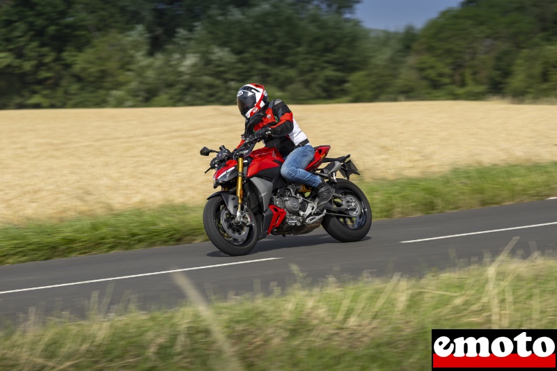 ducati streetfighter v2 meme sanction que pour la panigale