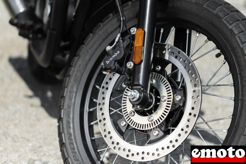 un seul disque de frein et un petit etrier brembo a l avant un seul disque de frein et un petit etrier brembo a l avant